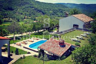 ISTRIA - MOTOVUN, Ecological estate with 3 houses, 23000 m2 land
