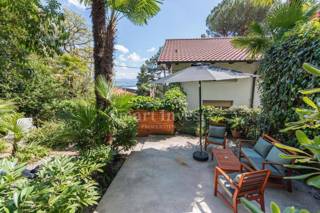 OPATIJA, etaža vile s parkiriščem blizu morja