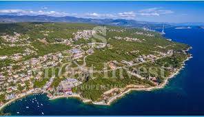 KOSTRENA, gradbeno zemljišče velikosti 740 m2