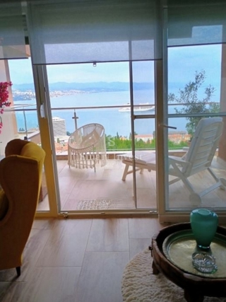 OPATIJA, 2-sobno stanovanje s pogledom na morje v stavbi z bazenom
