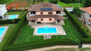 ISTRA - POREČ, hiša s 4 apartmaji in bazenom