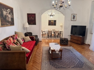 OPATIJA - CENTER, prostorno stanovanje v vili, 50 m od morja