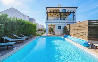 ISTRIA - FAŽANA, VILLA WITH 3 APARTMENTS NEAR THE SEA