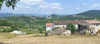 ISTRA - MOTOVUN, zemljišče in hiša s pogledom na Motovun