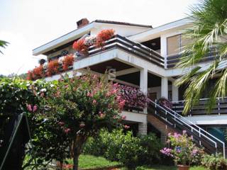 OPATIJA - CENTER, Samostojna hiša z bazenom, garažo in pogledom na morje, prodamo