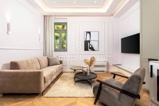 OPATIJA – CENTER, Luxury apartment in a renovated villa 1st row to the sea (A2)
