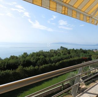 OPATIJA, dvoetažno stanovanje s pogledom na morje in parkiriščem
