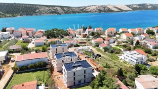 Apartmaji v pritličju ob morju v Novalji