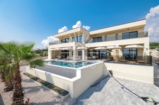 Razkošna vila v Maslenici blizu Zadra, blizu morja