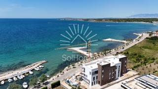 Razkošen penthouse apartma s bazenom ob morju v Zatonu - Zadar