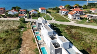 Edinstvena priložnost - stan s bazenom, jacuzzijem in strešno teraso