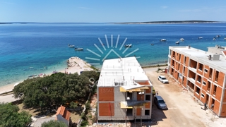 Razkošni apartmaji ob morju na Hrvaškem / Mandre / Pag