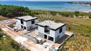 Prelepe vile z bazenom in pogledom na morje v bližini Zadra - Hrvaška