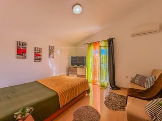 Novigrad, stanovanje s pogledom na morje in mesto