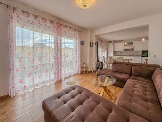 Novigrad, prostorno stanovanje s strešno teraso