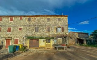 Območje Brtonigle, kamnita hiša za prenovo