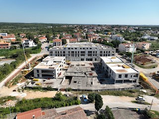 Poreč, novogradnja, poslovni prostor v pritličju