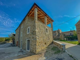 Območje Buja, prenovljena kamnita hiša s čudovitim razgledom