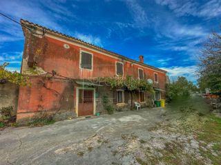 Okolica Grožnjana, samostojna hiša z veliko parcelo