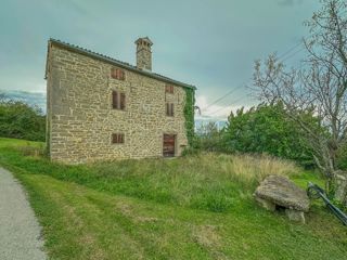 Okolica Buja, samostojna kamnita hiša s panoramskim razgledom