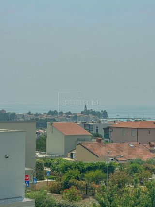Novigrad, moderna vrstna hiša s pogledom na morje