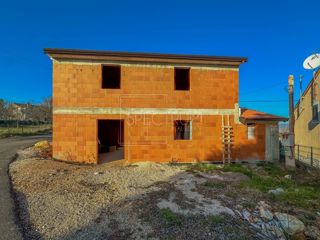 Območje Karojba, samostojna hiša na mirni lokaciji