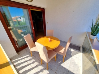 Otok Krk, Malinska, lep apartma v prvem nadstropju s pogledom na morje za prodajo!