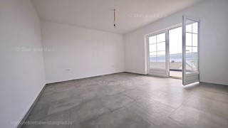 Crikvenica, apartma v 2. nadstropju s pogledom na morje, prodamo!