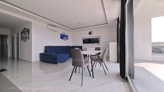 Malinska, moderen apartma z odprtim pogledom na morje!