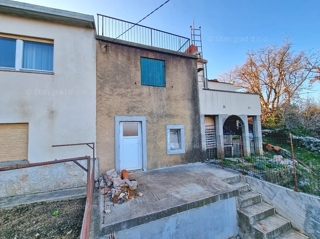 Vrbnik, kamnita hiša z vrtom na mirni lokaciji!