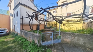 Vrbnik, dvojček s pogledom na morje!