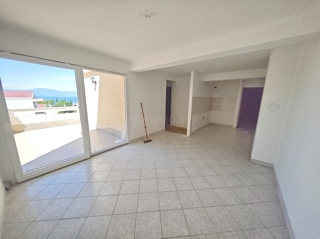 Njivice, apartma na odlični lokaciji s pogledom na morje!