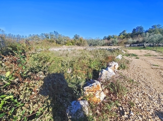 Malinska, pravilno zazidljivo zemljišče na odlični lokaciji!