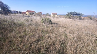 Punat, gradbeno zemljišče na zelo dobri lokaciji!