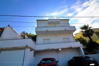 Crikvenica, samostojna hiša s 6 apartmaji v bližini centra in plaže