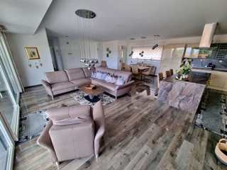 Otok Krk, Malinska, atraktiven penthouse na odlični lokaciji v bližini morja, prodamo!