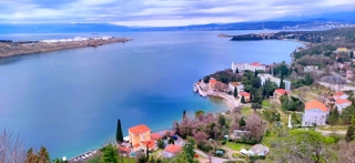 Omišalj, gradbeno zemljišče z dovoljenjem za gradnjo 4 apartmajev!