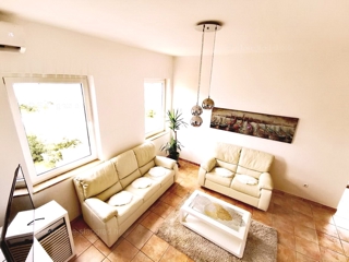 Njivice, dva opremljena apartmaja blizu morja!