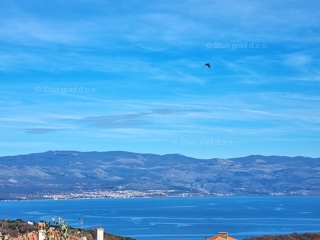 Okolica Vrbnika, gradbeno zemljišče na mirni lokaciji!