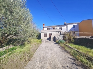 Šilo, hiša za prenovo na mirni lokaciji!