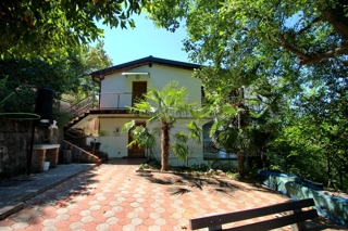 Uvala Soline, hiša dvojček z 2 apartmajema, PRODAJA!