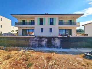 Malinska, novogradnja z bazenom in pogledom na morje!