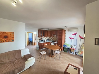 Malinska, pritlični apartma z vrtom in zasebnim bazenom!