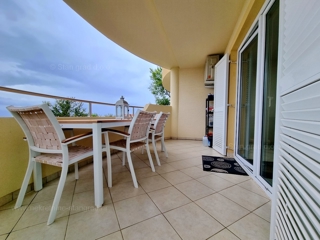 Otok Krk, Malinska, prodaja opremljenega apartmaja v 1. nadstropju, 600 m od morja!