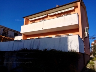 Krk, družinska hiša z dvema apartmajema in pogledom na morje!