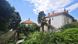Crikvenica, apartma v pritličju, druga vrsta do morja! Priložnost!