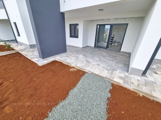 Uvala Soline, novogradnja, pritlični apartma blizu morja!