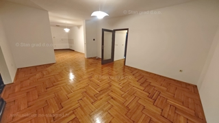 Njivice, prostoren apartma blizu morja!