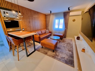 Malinska, lepo opremljen apartma tik ob morju, prodamo!