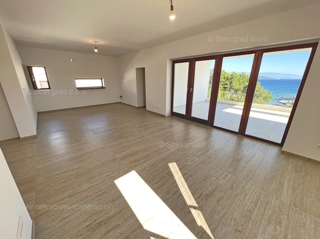 Krk, penthouse v neposredni bližini morja s panoramskim pogledom!